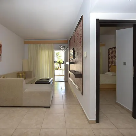 Rhodes Premium Suite, Romantic Private Jacuzzi *